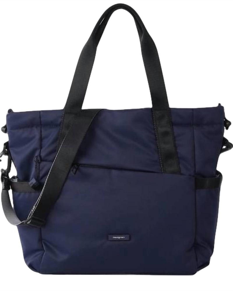 Front of a size O/S Galactic Shoulder Bag/Tote in Navy Cosmos in Navy Cosmos by Hedgren. | dia_product_style_image_id:328845